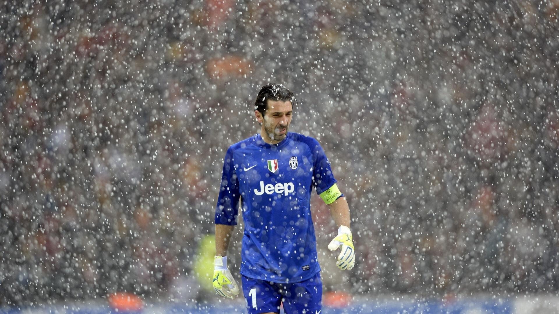 莱万来了！莱万来了！波兰前锋抵达美国与巴萨会合，开启季前备战新征程