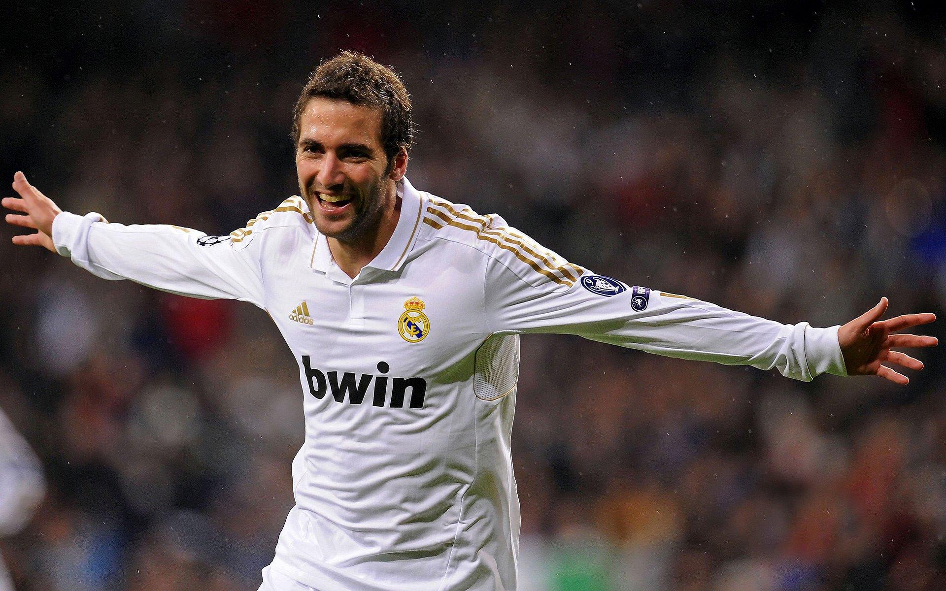 麦卡利斯特荣耀归队，布莱顿备战新赛季迎核心回归